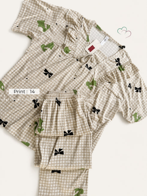 Pinteresty Korean pyjama — lifestyle shot