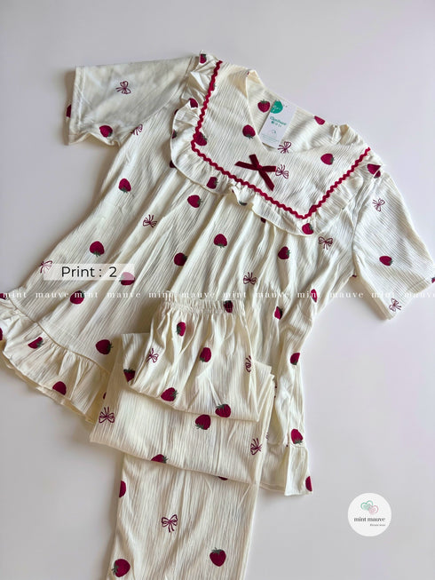 Korean aesthetic pyjama set — back view